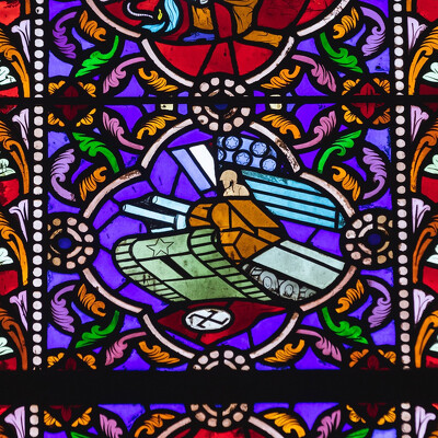 Histoire de vitrail  Eglise Saint-Aubin et le char américain.